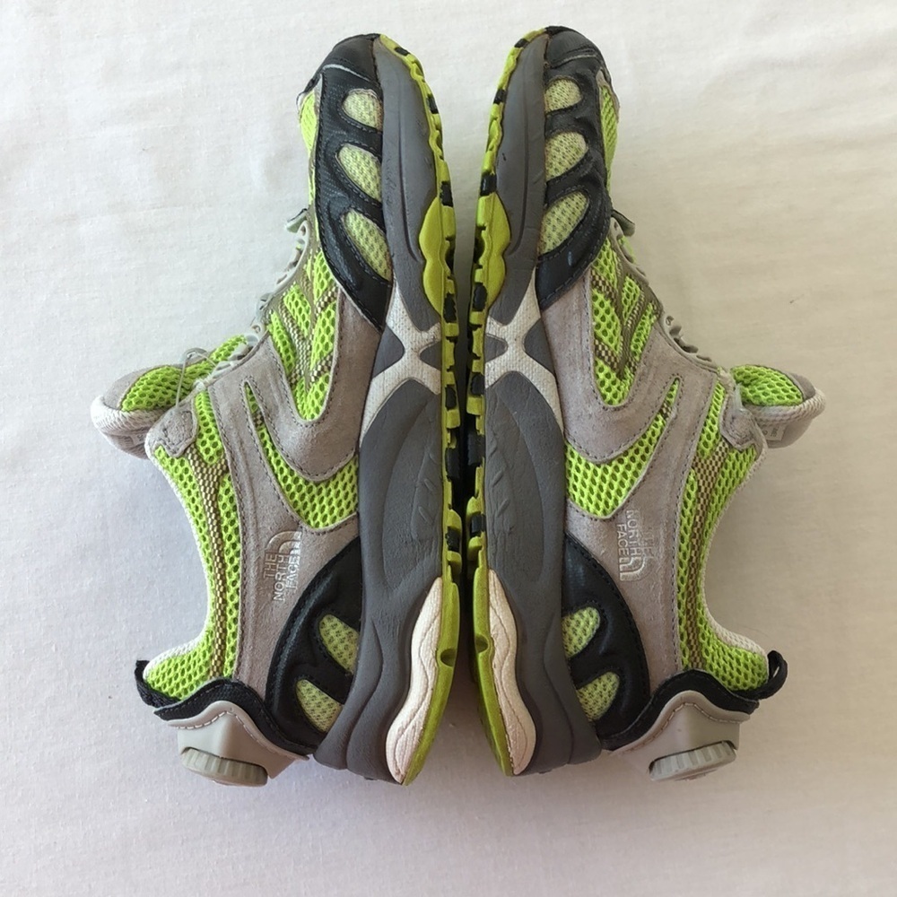 The north face women’s boa technology shoes white adjustable strap. - Picture 8 of 15